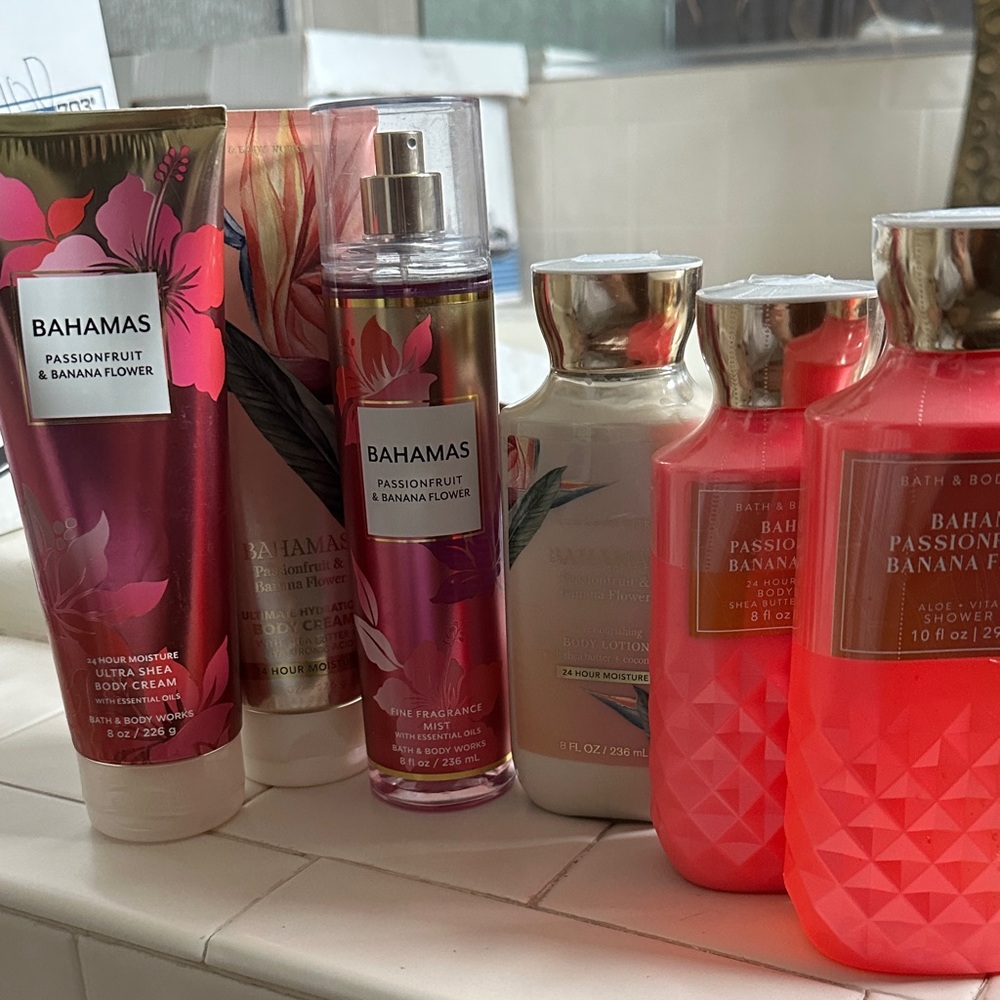Bath & Body Works Bahamas Passionfruit & Banana Flower Pink Body Care Set